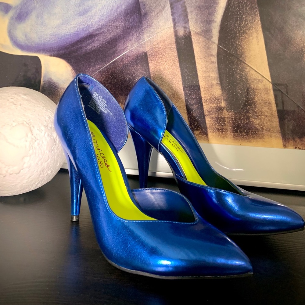 Princess VERA WANG Blue Pump Heels